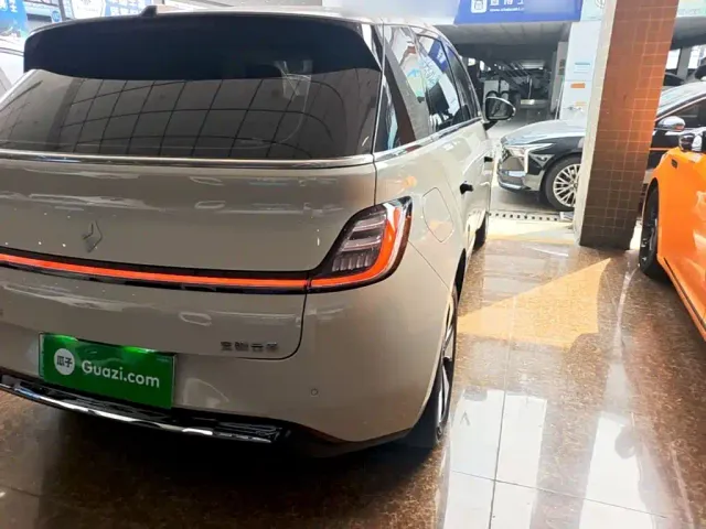 Baojun Cloud — Фото автомобиля 7