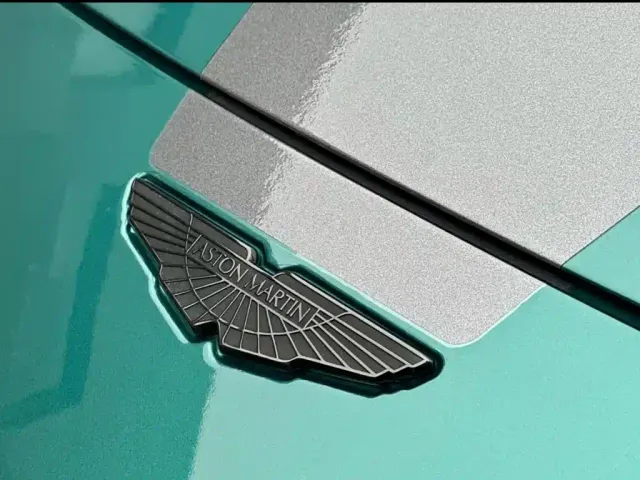 Aston Martin V8 Vantage — Фото автомобиля 7