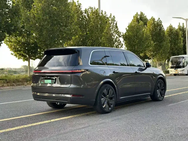 Li Auto L9 — Фото автомобиля 10