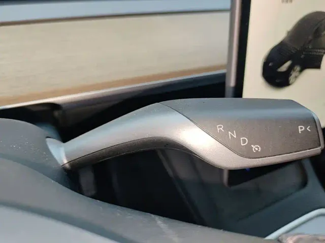 Tesla Model Y — Фото автомобиля 13