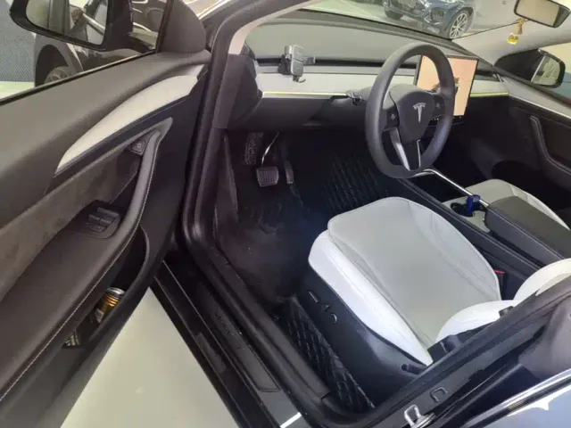 Tesla Model Y — Фото автомобиля 14