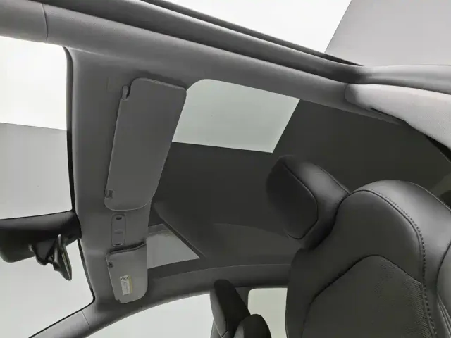 Tesla Model Y — Фото автомобиля 14