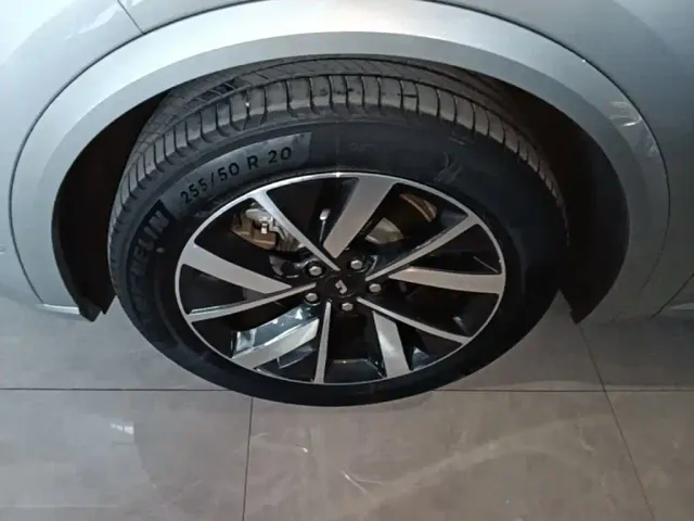 Li Auto L8 — Фото автомобиля 22