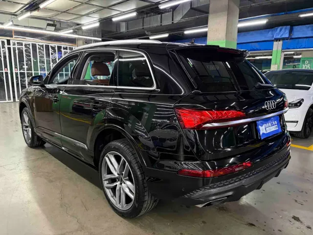 Audi Q7 — Фото автомобиля 5
