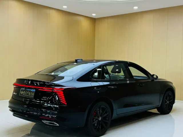 Hongqi H5 — Фото автомобиля 9