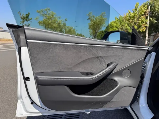 Tesla Model 3 — Фото автомобиля 7