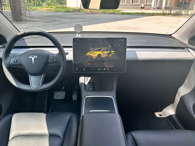 Tesla Model Y — Фото автомобиля 5