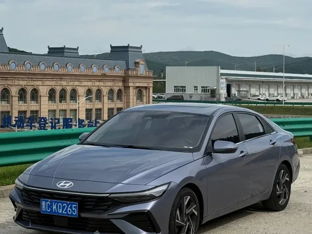 Hyundai Elantra — Фото автомобиля 5