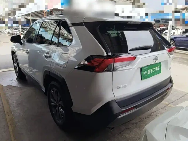 Toyota RAV4 — Фото автомобиля 4