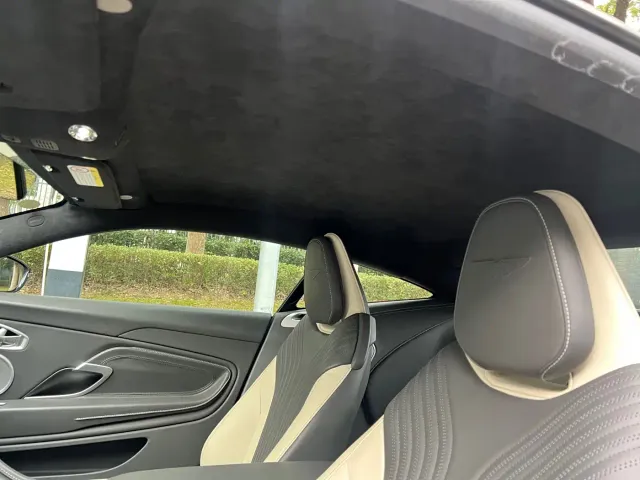 Aston Martin DB11 — Фото автомобиля 10