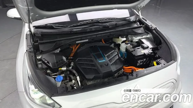 Kia Niro — Фото автомобиля 9
