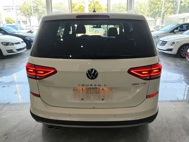Volkswagen Touran — Фото автомобиля 5