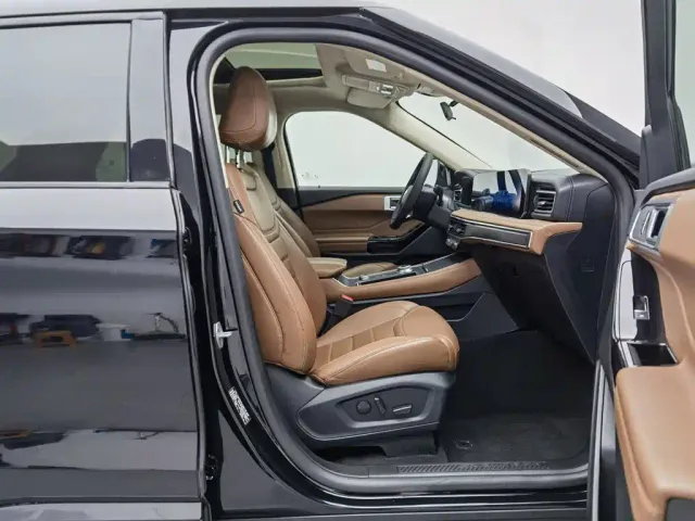 Ford Explorer — Фото автомобиля 23