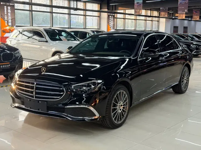 Фотография автомобиля — Mercedes-Benz E-Class