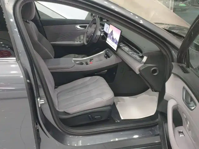 Roewe M7 DMH — Фото автомобиля 24