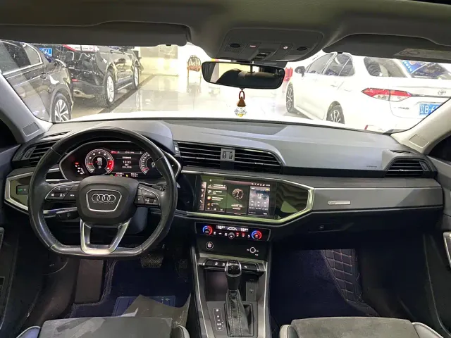 Audi Q3 — Фото автомобиля 9