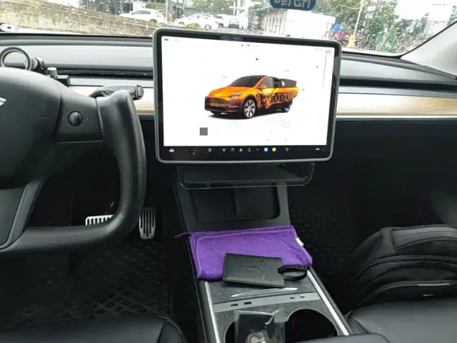 Tesla Model Y — Фото автомобиля 12