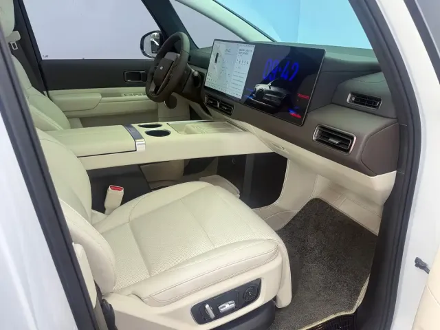 Li Auto MEGA — Фото автомобиля 9