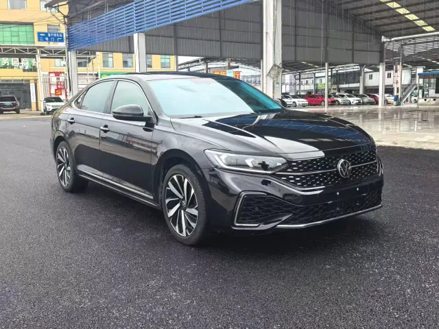 Volkswagen Passat — Фото автомобиля 3