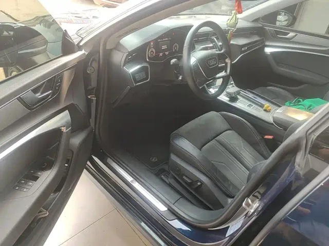 Audi A7L — Фото автомобиля 15
