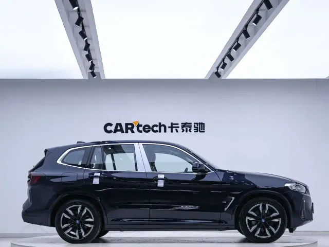 BMW iX3 — Фото автомобиля 5