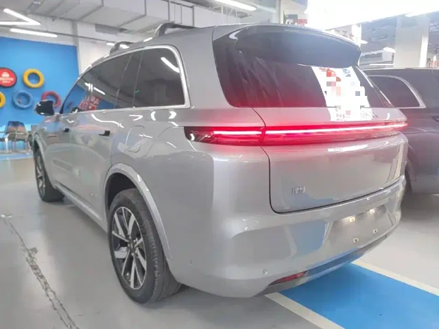 Li Auto L8 — Фото автомобиля 4