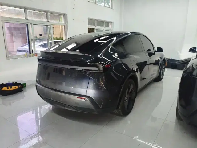Tesla Model Y — Фото автомобиля 4