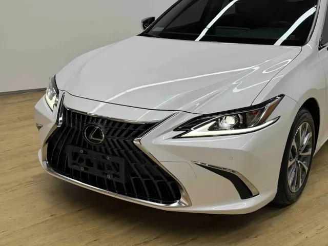 Lexus ES — Фото автомобиля 4