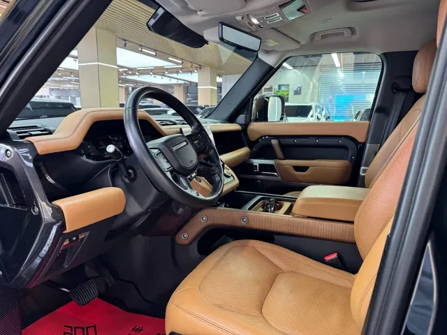 Land Rover Defender — Фото автомобиля 12