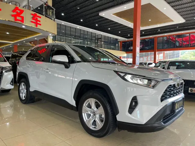 Toyota RAV4 — Фото автомобиля 3
