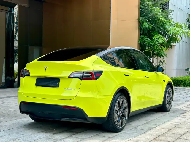 Tesla Model Y — Фото автомобиля 6