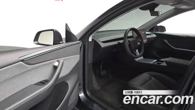 Tesla Model Y — Фото автомобиля 14
