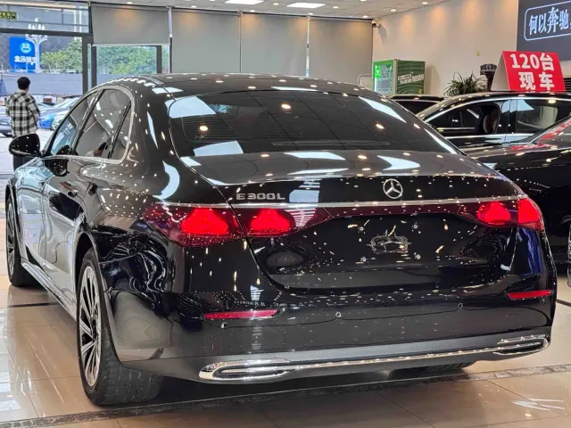Mercedes-Benz E-Class — Фото автомобиля 6