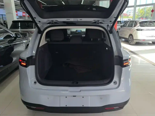 Leapmotor B10 — Фото автомобиля 18