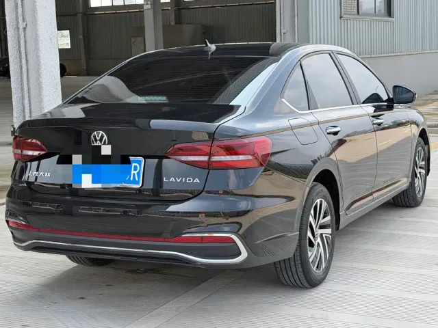 Volkswagen Lavida — Фото автомобиля 4