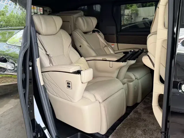 Toyota Vellfire — Фото автомобиля 4