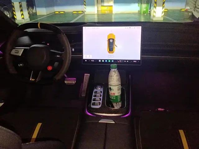 Xiaomi SU7 Ultra — Фото автомобиля 12