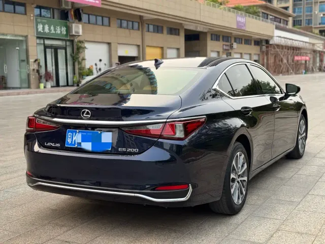 Lexus ES — Фото автомобиля 6