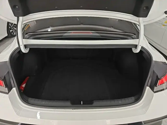 Hyundai Elantra — Фото автомобиля 18