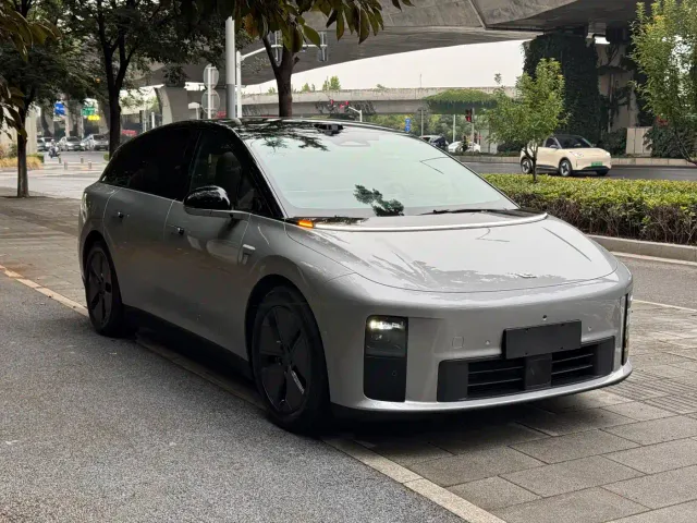 Li Auto i6 — Фото автомобиля 2