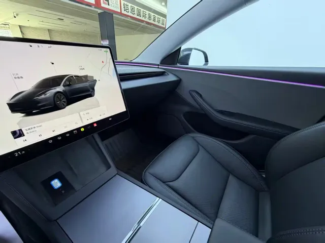 Tesla Model 3 — Фото автомобиля 14