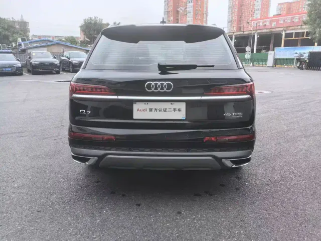 Audi Q7 — Фото автомобиля 10