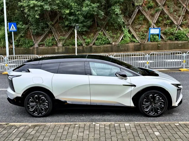 HiPhi HiPhi X 2021 Flagship Edition 6-Seater — Фото автомобиля 4