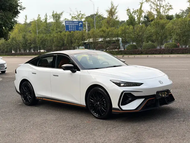Фотография автомобиля — Changan UNI-V