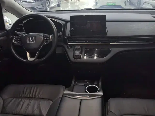 Honda Odyssey 2022 2.0L e:HEV Sharp·Prestige Edition — Фото автомобиля 12