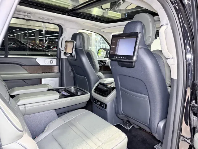 Lincoln Navigator — Фото автомобиля 17