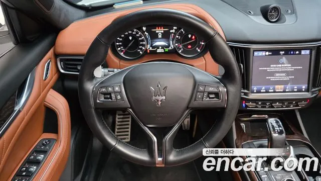 Maserati Levante — Фото автомобиля 13