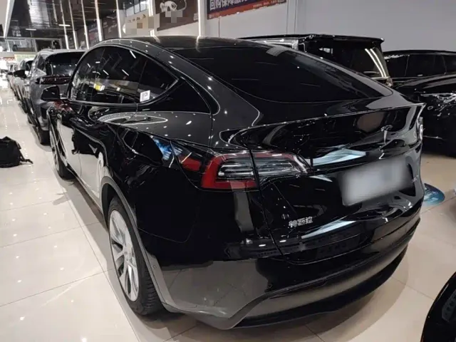 Tesla Model Y — Фото автомобиля 4