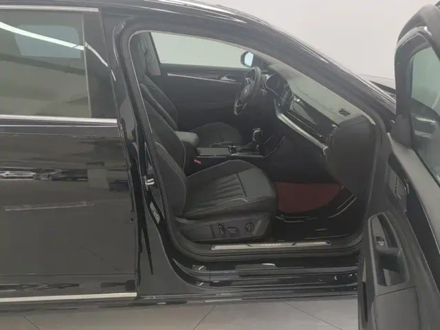 Volkswagen Passat — Фото автомобиля 8