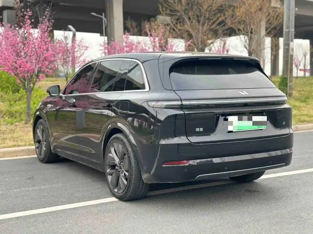Li Auto L7 — Фото автомобиля 7